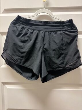 Lululemon Hotty Hot Low-Rise Lined Short 4" SZ 10